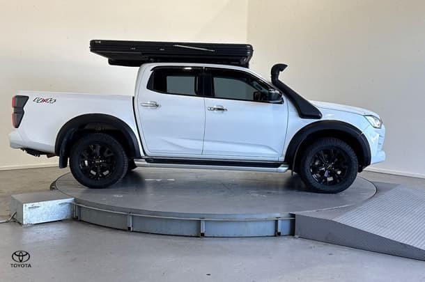 2023 Isuzu D-MAX LS-U in White
