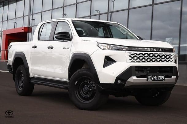 2025 Toyota Hilux SR 48V in White