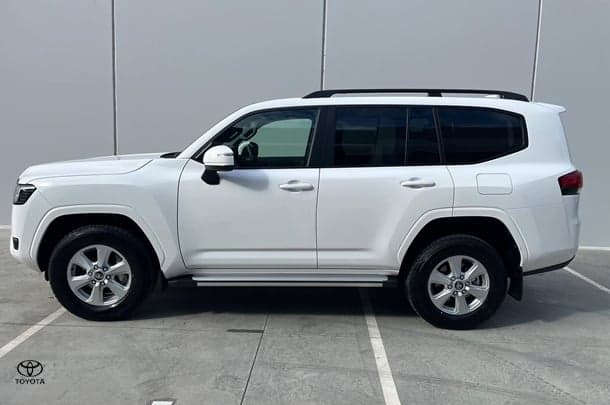 2025 Toyota Landcruiser GXL in White