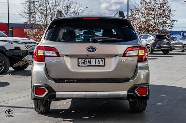 2017 Subaru Outback 3.6R in Silver