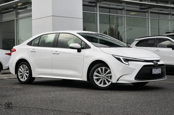 2025 Toyota Camry Ascent in Silver