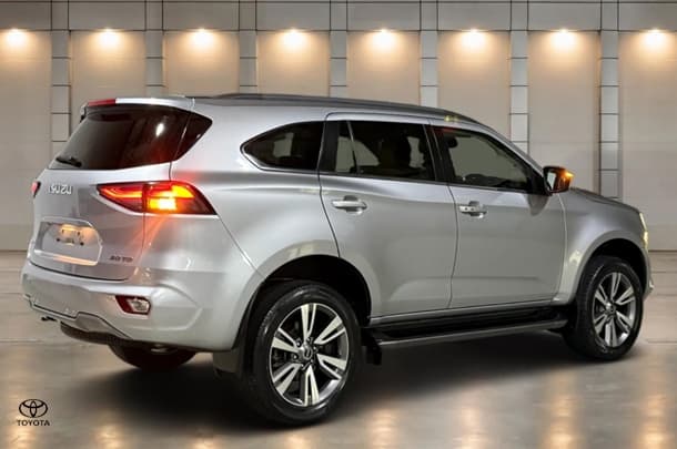 2023 Isuzu MU-X LS-T in Silver