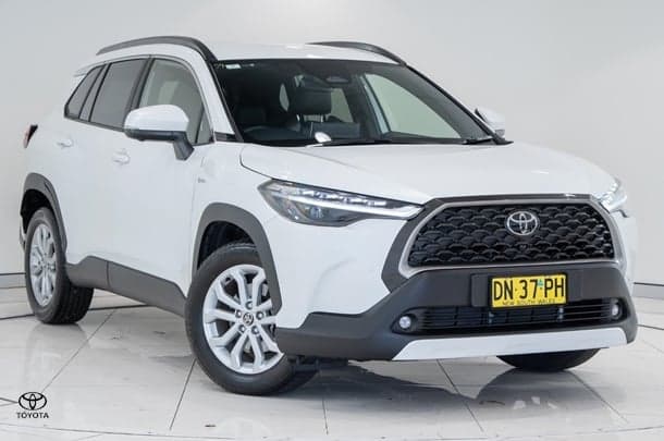 2025 Toyota Corolla Cross GXL in White