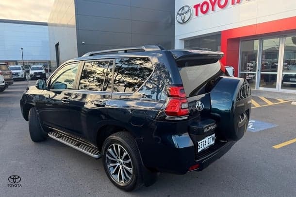 2022 Toyota Landcruiser Prado Kakadu in Black