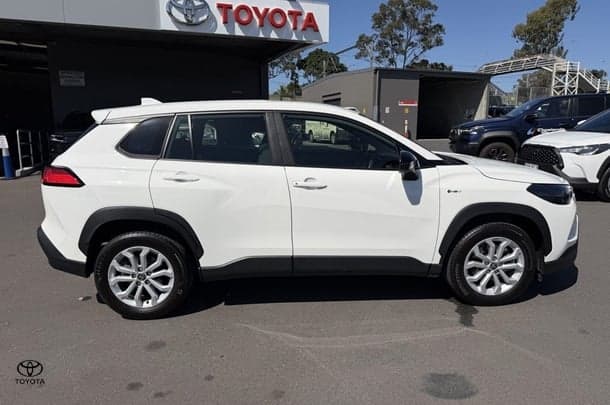 2025 Toyota Corolla Cross GX in White