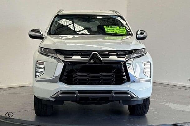 2024 Mitsubishi Pajero Sport Exceed in White