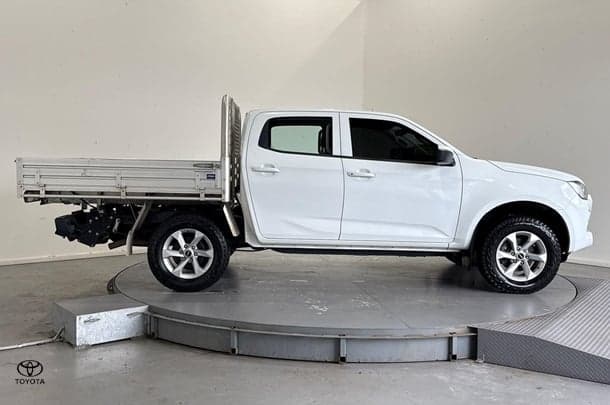 2023 Isuzu D-MAX LS-M in White