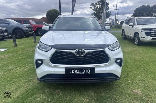 2025 Toyota Kluger GXL in White