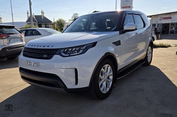 2017 Land Rover Discovery TD6 SE in White