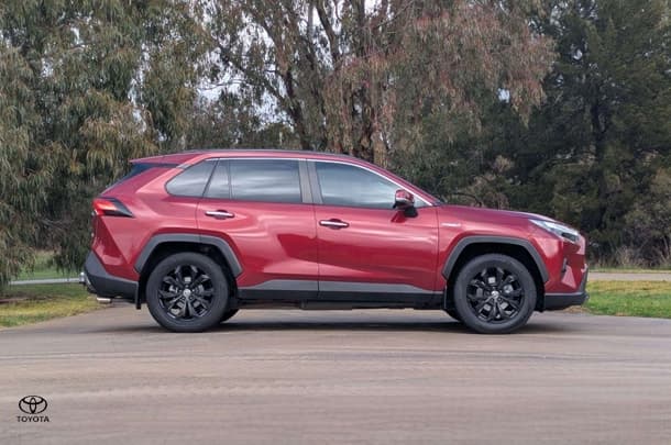 2022 Toyota RAV4 Cruiser in Red