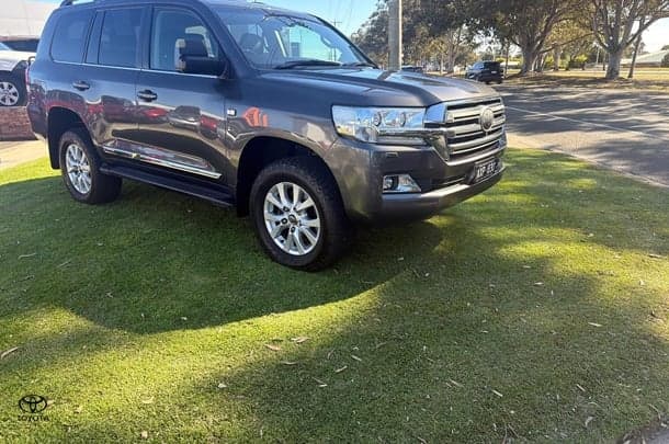 2018 Toyota Landcruiser Sahara in Grey