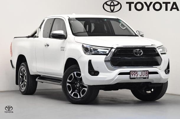 2023 Toyota Hilux SR5 in White