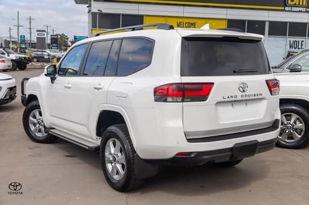 2023 Toyota Landcruiser GXL in White