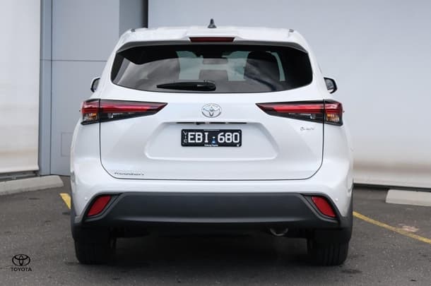 2025 Toyota Kluger GX in White