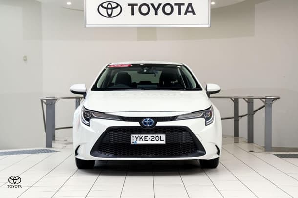 2020 Toyota Corolla SX Hybrid in White