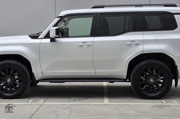 2025 Toyota Landcruiser Prado Kakadu in White