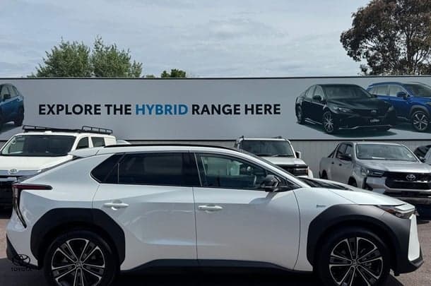 2024 Toyota bZ4X Base in White