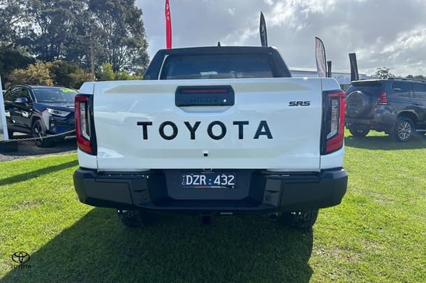 2025 Toyota Hilux SR5 48V in White
