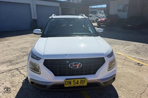 2025 Hyundai Venue Base in Atlas White