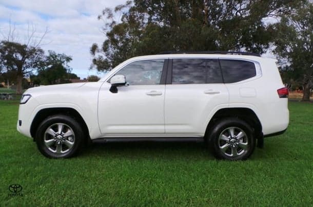 2022 Toyota Landcruiser VX in White