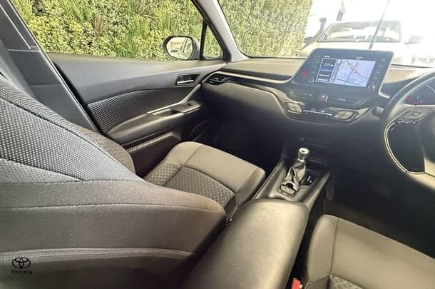 2021 Toyota C-HR GXL-2WD in Silver