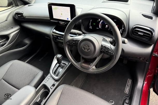 2024 Toyota Yaris Cross Urban in Red