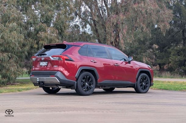 2022 Toyota RAV4 Cruiser in Red
