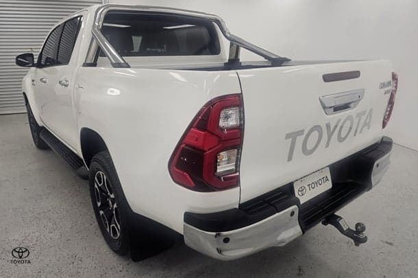 2021 Toyota Hilux SR5 in White