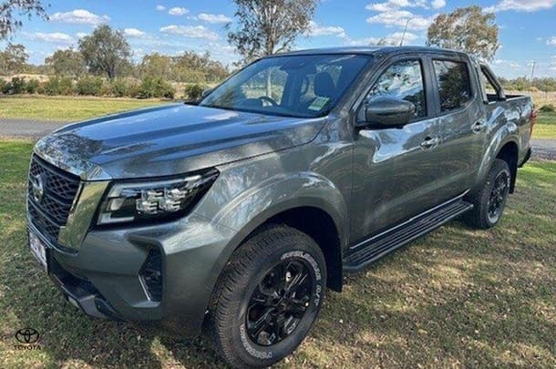 2024 Nissan Navara ST in Grey