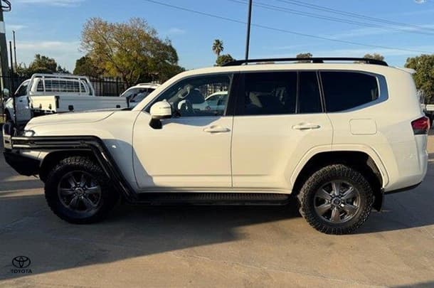 2022 Toyota Landcruiser VX in White