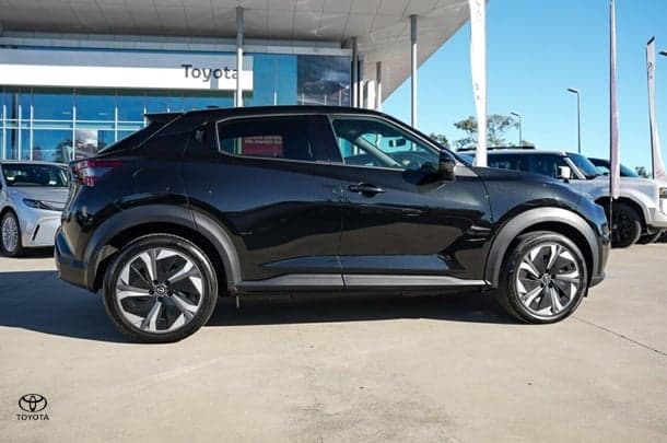 2024 Nissan JUKE ST-L in Black