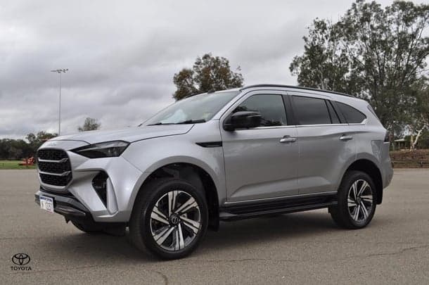 2025 Isuzu MU-X LS-T in Silver