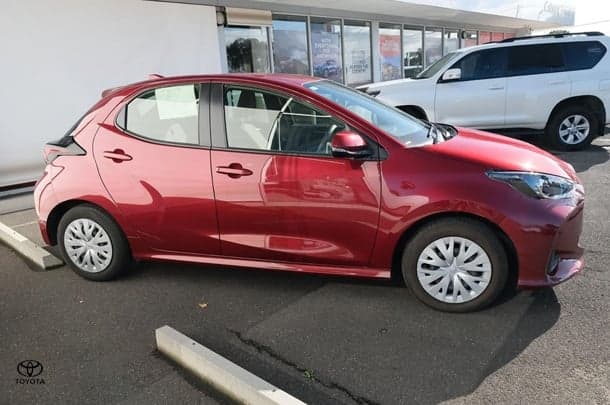 2021 Toyota Yaris Ascent Sport in Red