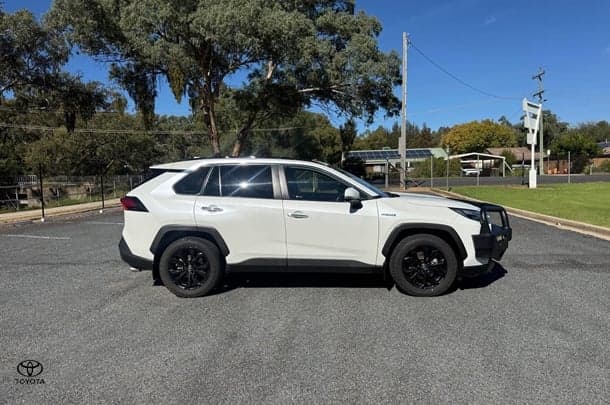 2022 Toyota RAV4 Cruiser in White