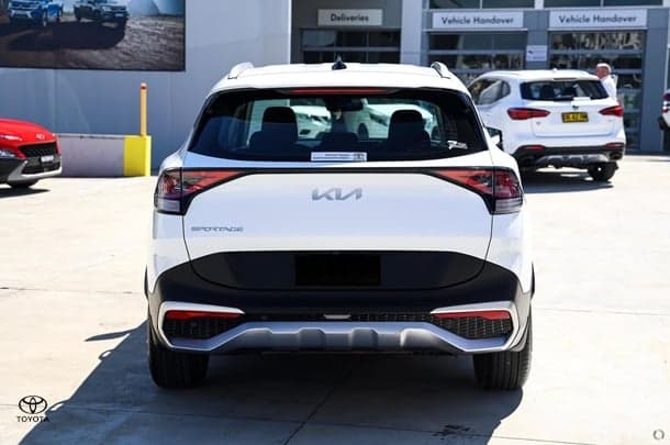 2022 Kia Sportage S in White