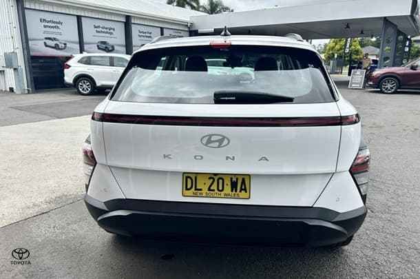 2024 Hyundai Kona Base in White