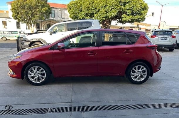 2015 Toyota Corolla Ascent Sport in Red