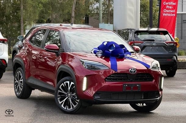 2024 Toyota Yaris Cross Urban in Red