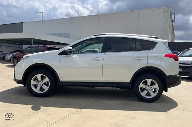 2014 Toyota RAV4 GXL in White