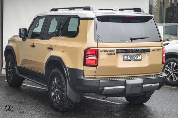 2026 Toyota Landcruiser Prado Altitude in Gold