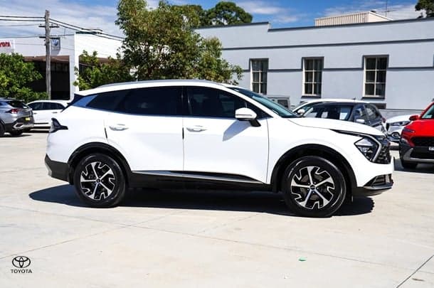 2022 Kia Sportage SX in White