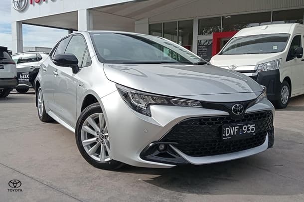 2025 Toyota Corolla SX Hybrid in Silver