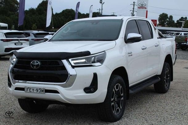 2023 Toyota Hilux SR5 in White