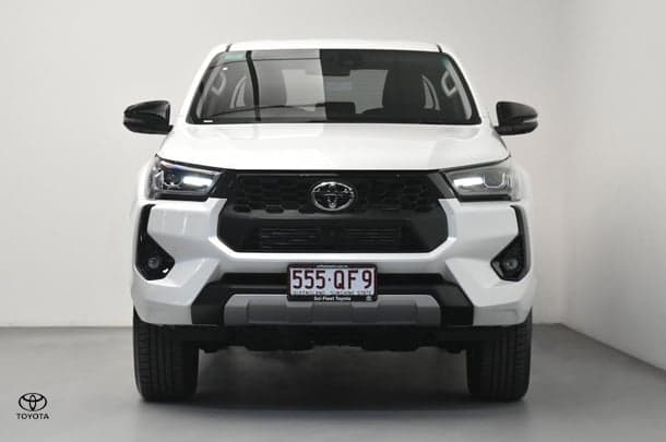 2025 Toyota Hilux SR5 in White