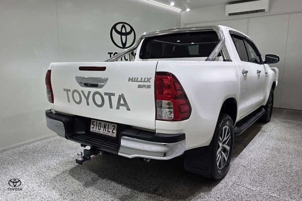 2020 Toyota Hilux SR5 in White