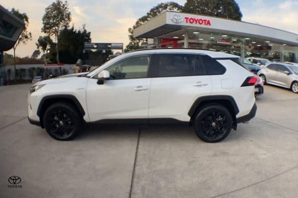2023 Toyota RAV4 GXL-2WD in White