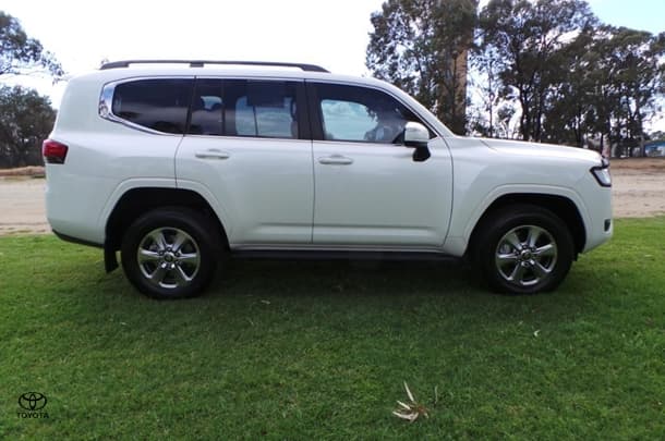 2024 Toyota Landcruiser VX in White