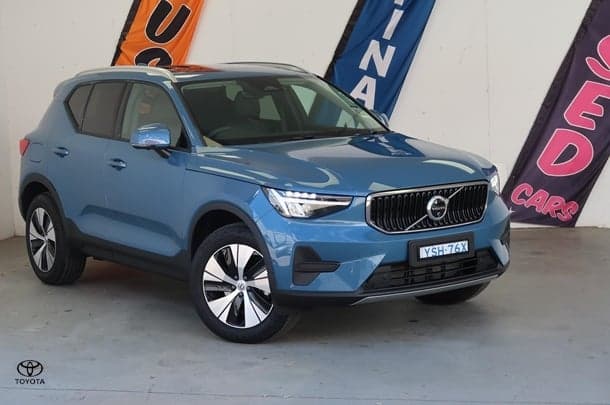 2025 Volvo XC40 Plus B4 in Blue