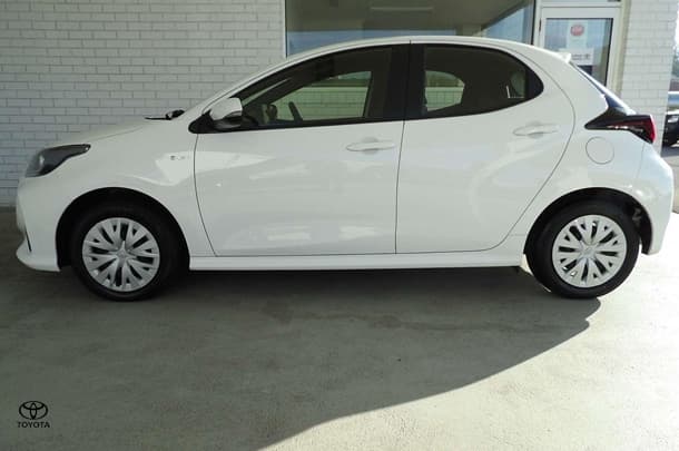 2024 Toyota Yaris Ascent Sport in White