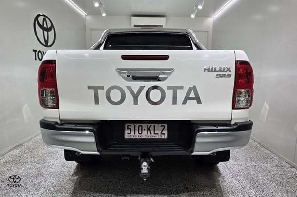 2020 Toyota Hilux SR5 in White